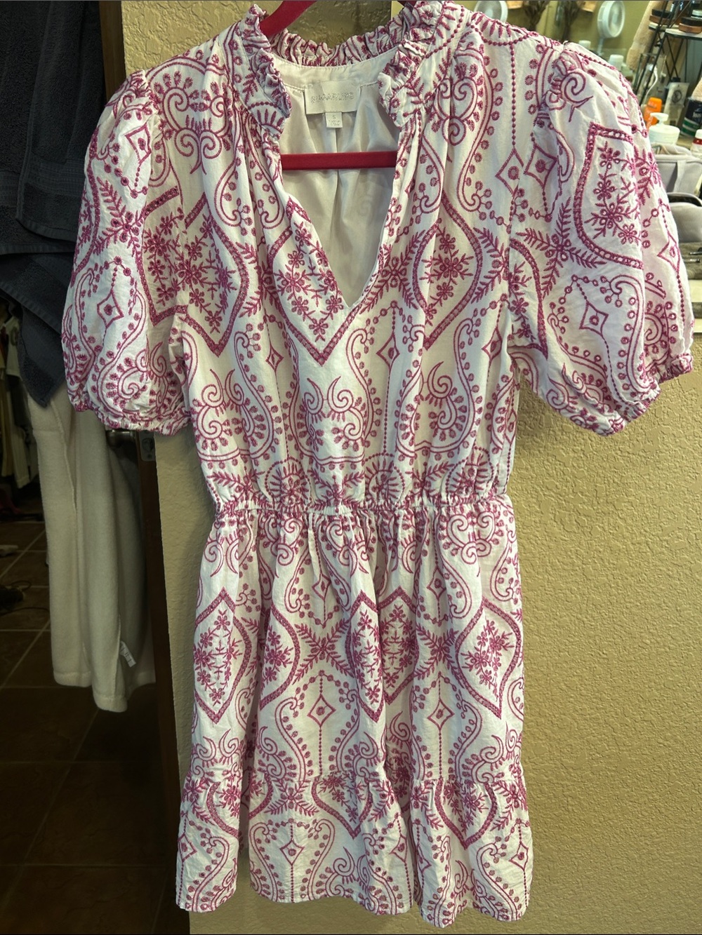 Sugarlips Sz S White & Pink Paisley Short Sleeve Women’s Dress